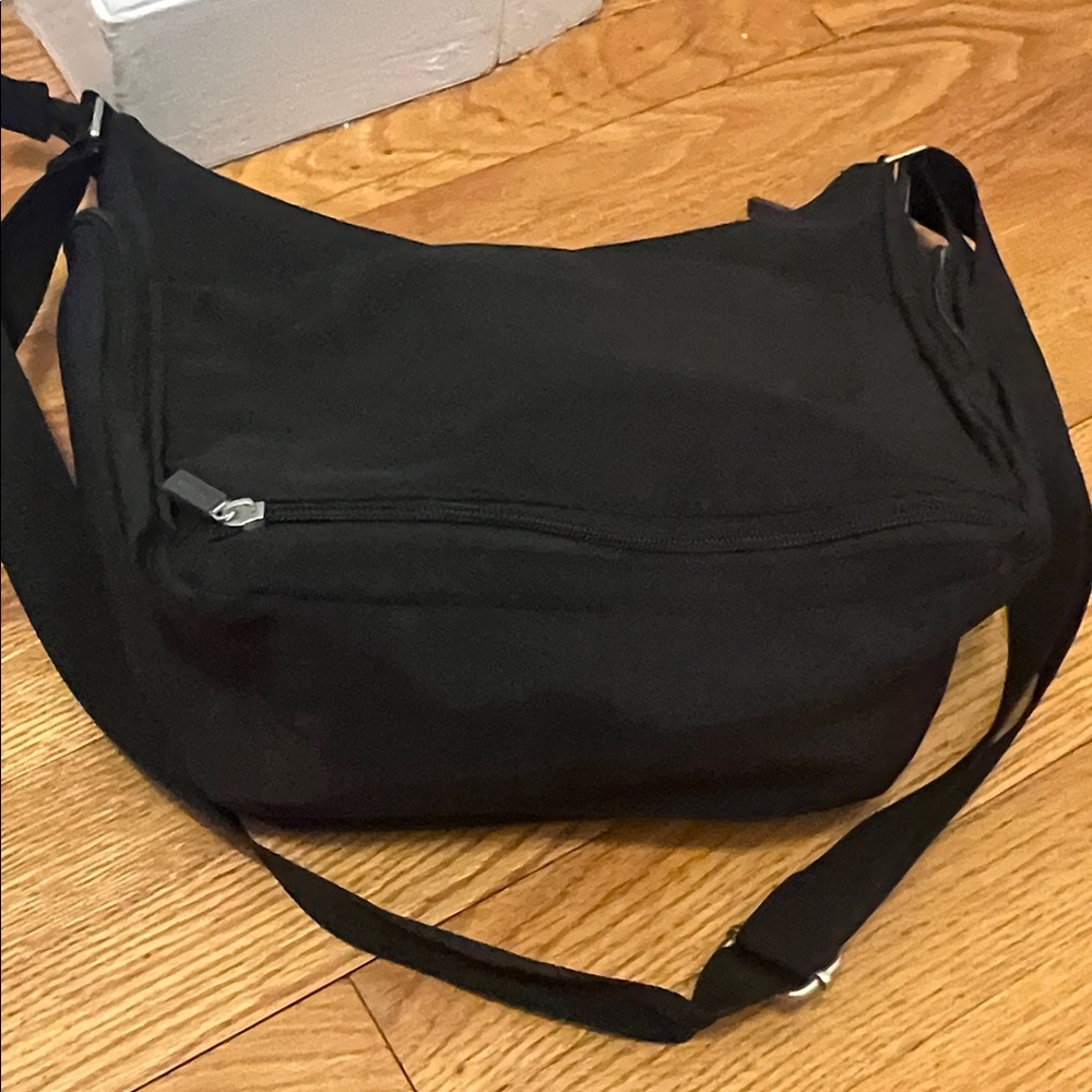 Biaggi On the Go Hobo and Zip Safe travel bag - Picture 7 of 11